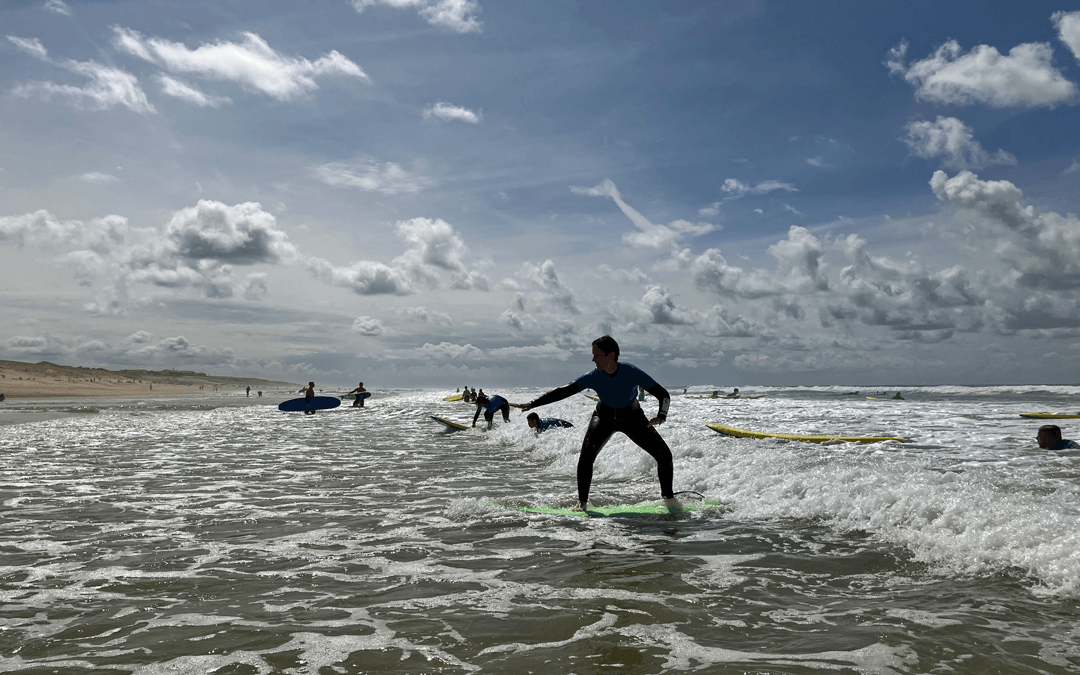 Atlantik statt Sporthalle: Surfer trainieren in St. Girons